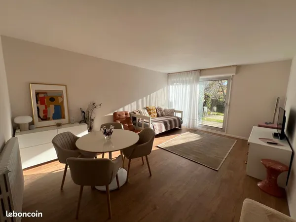 T2 de 56 m² entièrement rénové - Terrasse plein sud - Parking privé - Centre de Royan 