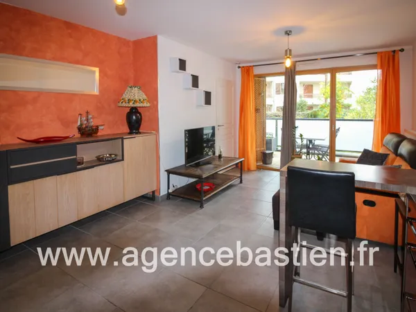 T2 MEUBLE GEX LUMINEUX AVEC GARAGE 