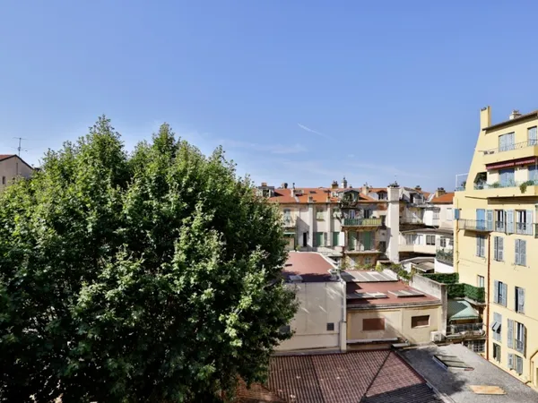 NICE LE PORT - APPARTEMENT 3/4 PIECES DE 85.85M² A VENDRE - A RENOVER - IDEALEMENT SITUE - 