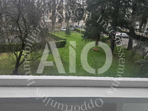 Appartement T5 pièces avec balcons, cave et stationnement Av 