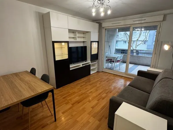 Studio 1 pièce 32 m² 