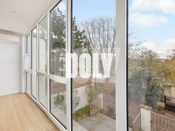 EXCLUSIVITE DOLY // Maison familiale de 160m² avec jardin privatif // Plateau Mont Valérien 