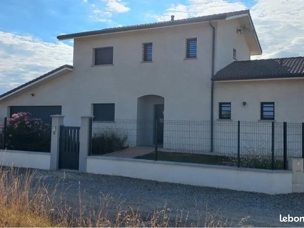 Maison récente -140m2 - 6 pièces à louer / Brand-new house for rent -140m2-T6 
