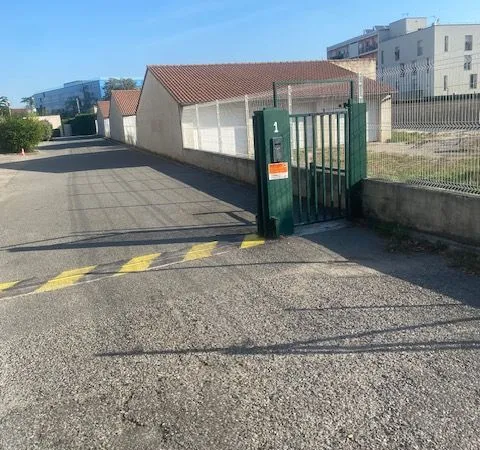 F4 MEUBLE 800 euros 