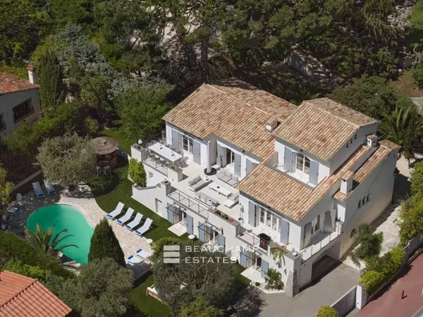Magnifique Villa de prestige de 6 chambres située dans les hauteurs de Cannes 