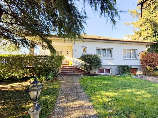 Maison de plain-pied 5 pièces 135 m² 