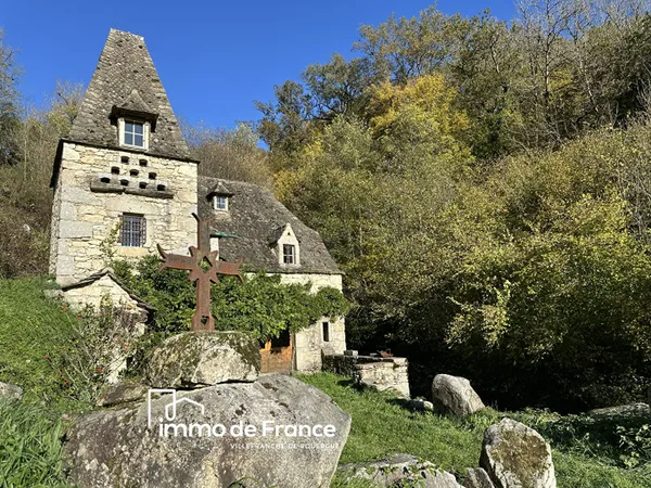 Maison de campagne sur un domaine de près de 14 hectares 
