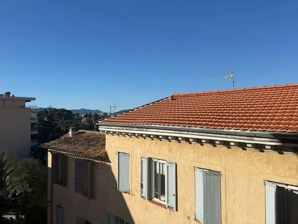 Studio 1 pièce 32 m² 