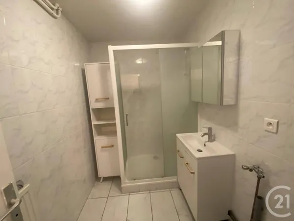 Studio 1 pièce 40 m² 