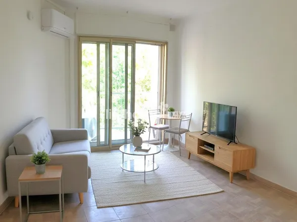 CANNES - PROXIMITE GARE ET CENTRE-VILLE - STUDIO AVEC BALCON EN 