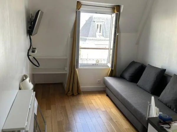 Studio 1 pièce 13 m² 