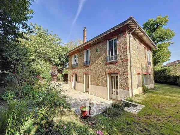 Le service location de la Maison BARNES vous propose ce bien : 