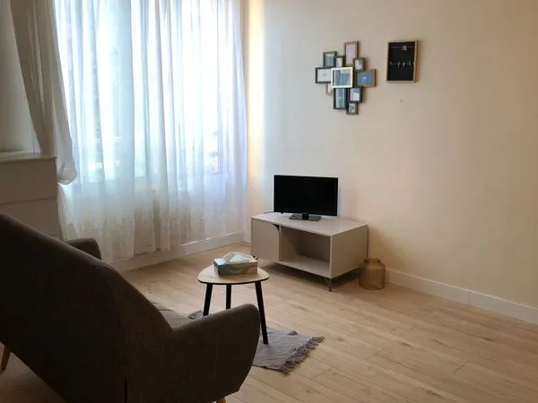 T1 bis meublé 27 m2 parking 