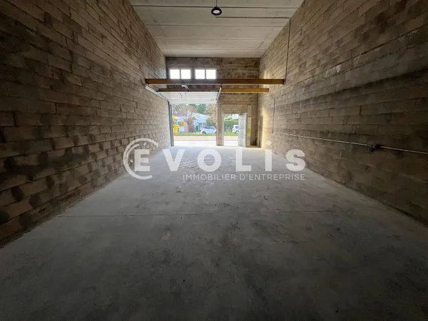 Local d'activité 330 m² 