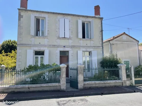 Maison de ville 4 pièces 678 m² 