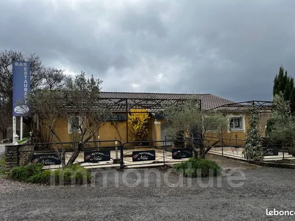 Local commercial 227 m² 