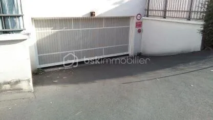 Place de parking en sous-sol - Stains - rentabilité 10% 