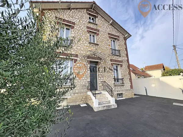 GROSLAY - Charmante Meulière sur 470m2 de terrain ! 