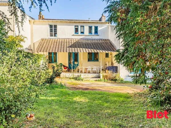 MAISON 173.05m² - grande parcelle - quartier Mellinet - garage - dépendances 