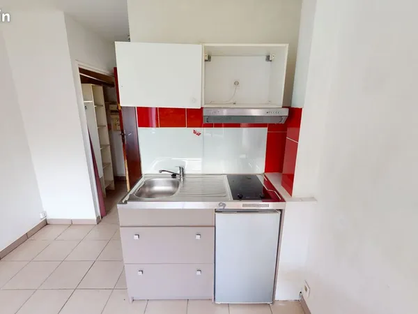 Studio 1 pièce 16 m² 