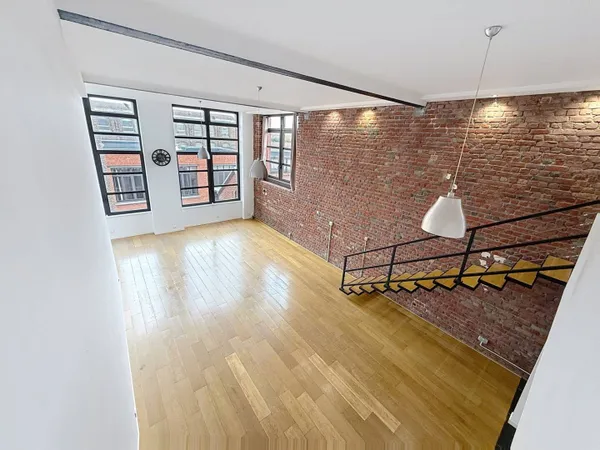 Loft 4 pièces 142 m² 