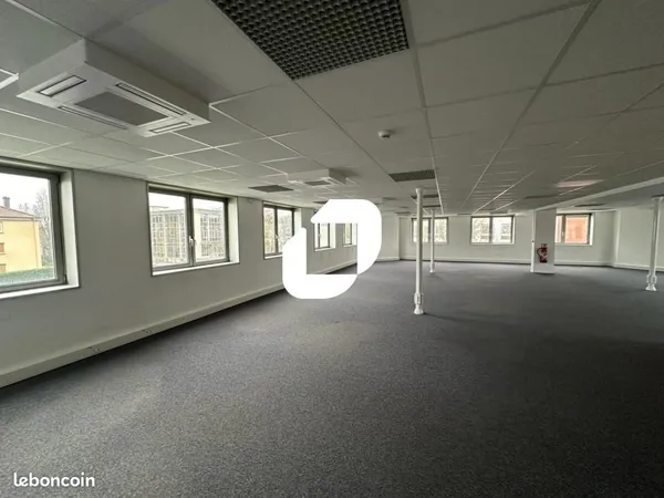 Bureau 108 m² 