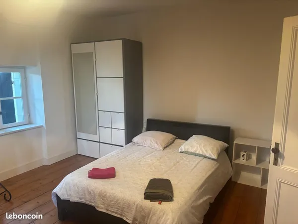 Chambre meublée à louer dans un domaine d'exception - parc privé 20 ha 