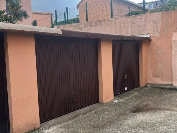 Garage / box fermé sécurisé 