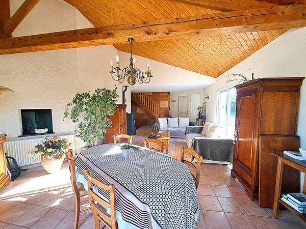 Maison à L'Oie d'environ 174m², sur une parcelle de 1039m² !! 