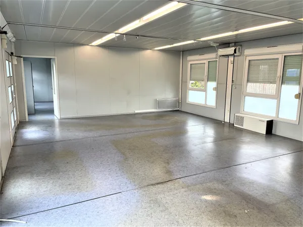 Local industriel 110 m² 