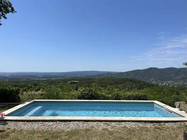 Rare - Superbe Propriété en Drôme provençale nichée dans 23has 