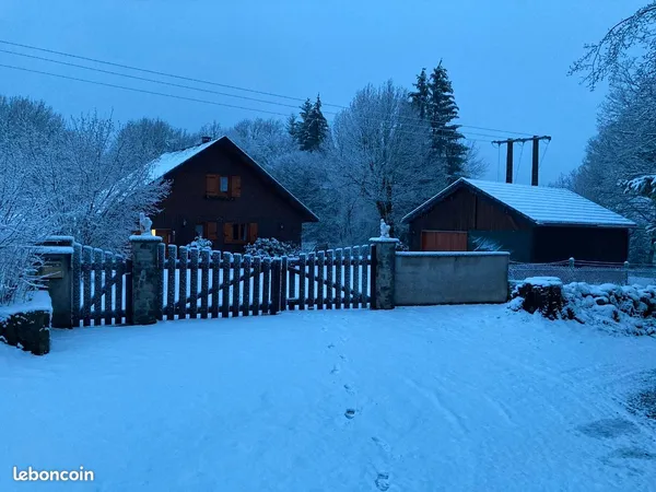Chalet 92 m2 - 4 chambres - terrain 1500m2 -proche Super Besse 