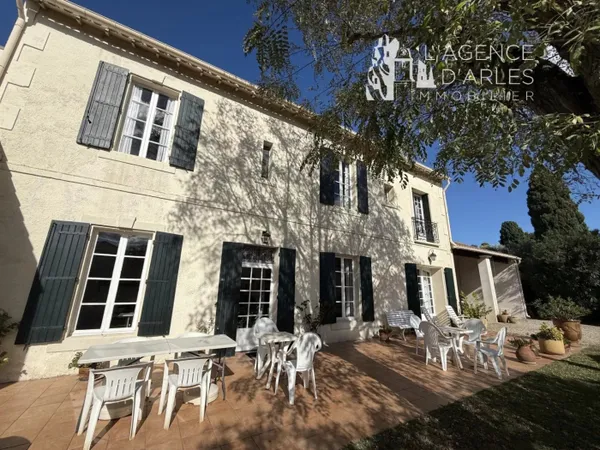 Mas de charme avec piscine aux portes d'Arles 