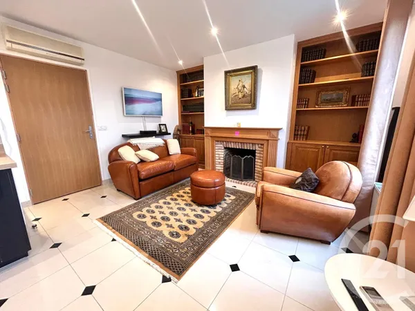 Studio 1 pièce 28 m² 