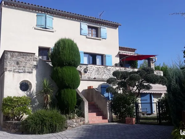 Propriété 10 pièces 295 m² 