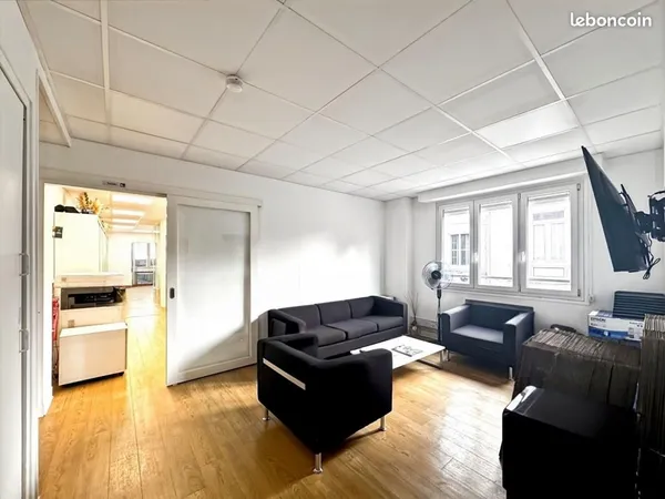 Local d'activité 4 pièces 96 m² 