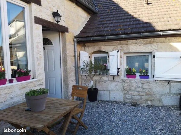 Appartement 50 m² - 2 chambres - Cour - 2 parkings - Neuilly-sous-Clermont 