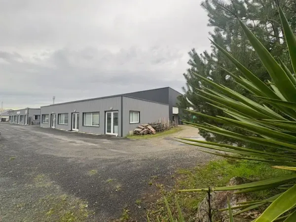 BUREAUX À LOUER - 67 M2 - FAY-DE-BRETAGNE 
