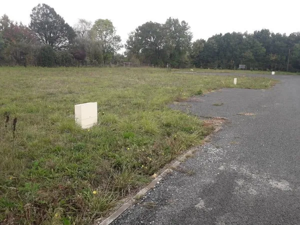 Terrain à bâtir de 670 m² à SAINTES (17) 
