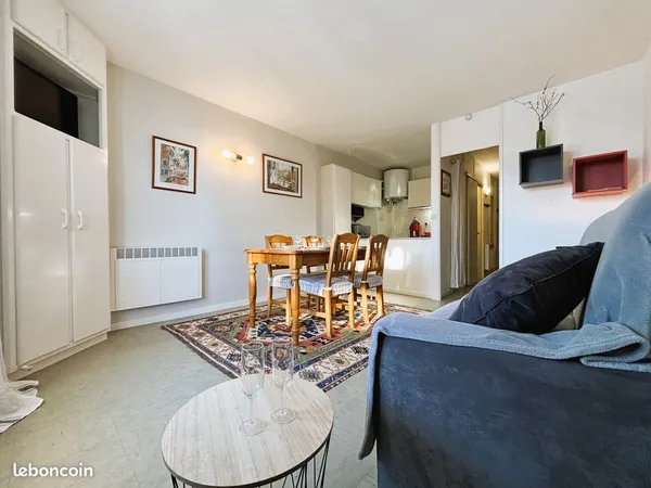Studio 1 pièce 32 m² 