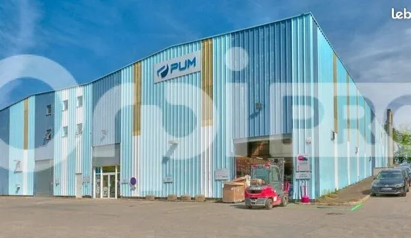 Local d'activité 783 m² 