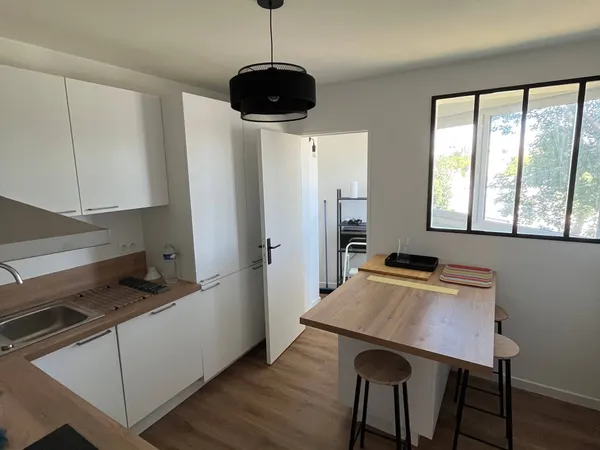 À LOUER - Appartement T3 meublé - 67m² - Refait à neuf - Proche Facultés (Brest) 