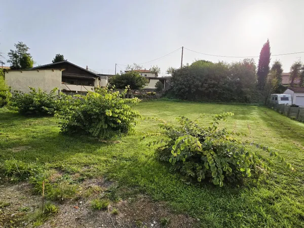 TERRAIN CONSTRUCTIBLE 1036 m² 