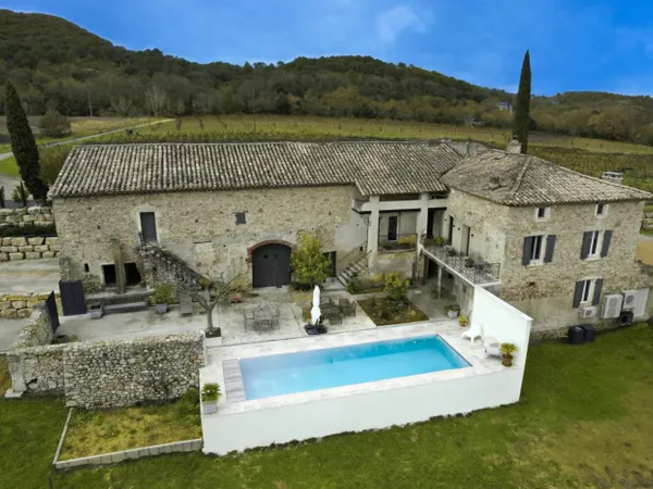 Gard - Domaine sur 10 hectares 