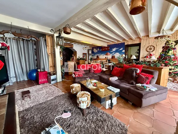 Maison 9 pièces 267 m² 