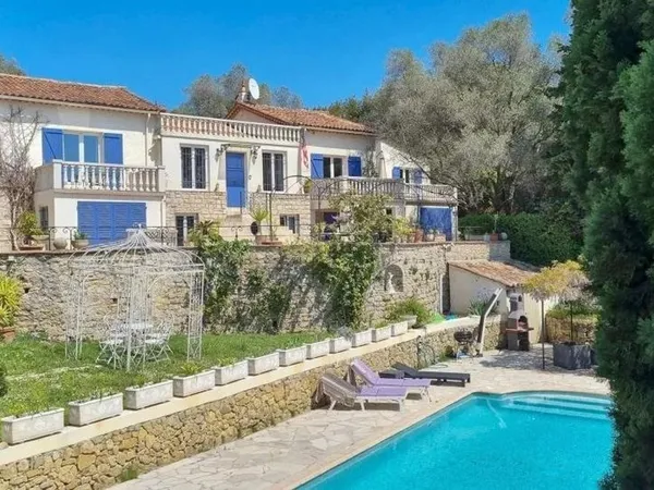 Villa 11 pièces 378 m² 