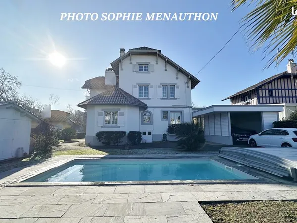 Villa 7 pièces 203 m² 