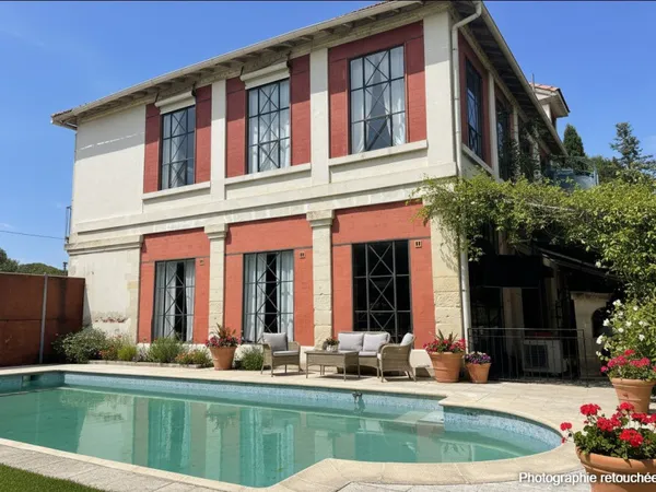 Maison 10 pièces 304 m² 