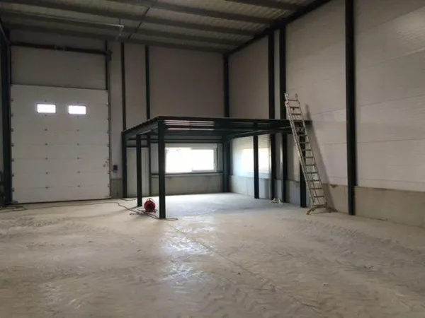 PLAISANCE DU TOUCH, 255 m² de locaux d'activité à louer 1700 euros/mois HT-HC 