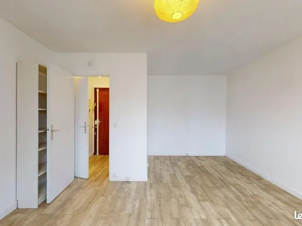 Studio 1 pièce 30 m² 